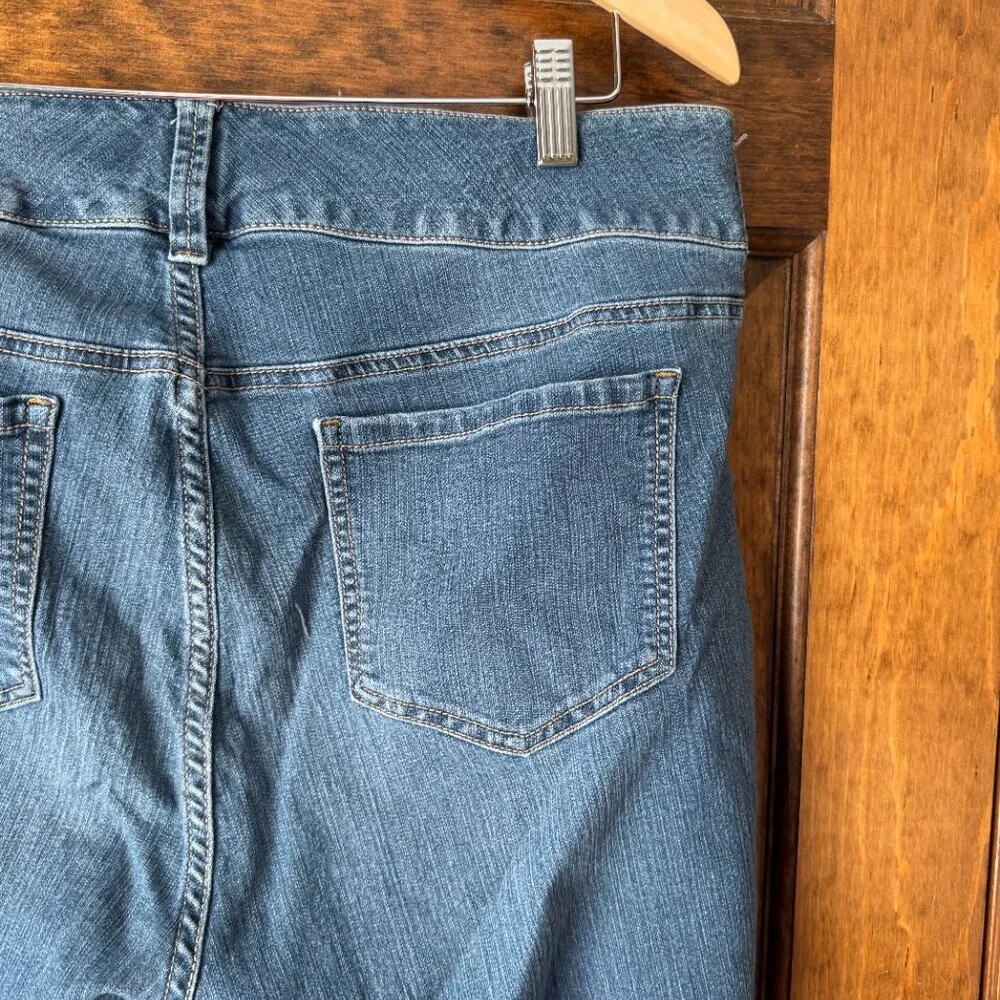 Torrid Medium Rinse Denim 5-Pocket Look Jegging Size 18R